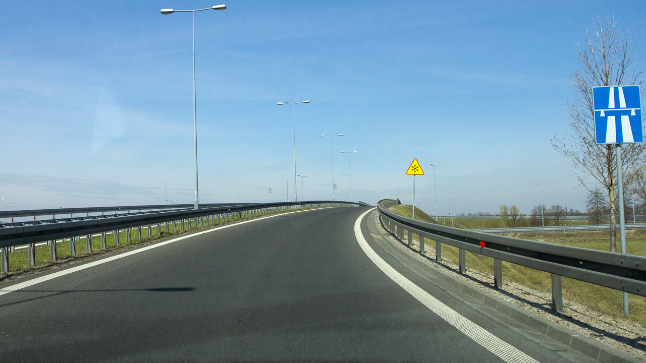 Kannst du hinter diesem Verkehrszeichen mit Glatteis rechnen?